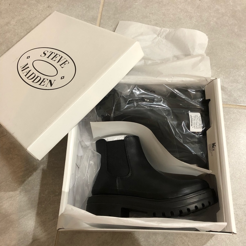 Steve Madden Livv Platform Chelsea Boot NWT!